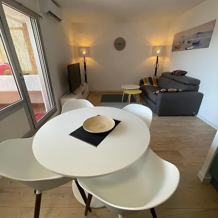 Apartment Family - Fully Equipped, Close To Sandy Beaches & Restaurants, Pool, Balcony, Garage