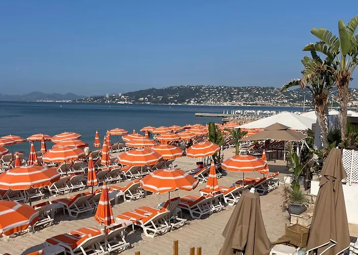 Family - Fully Equipped, Close To Sandy Beaches & Restaurants, Pool, Balcony, Garage Апартаменты