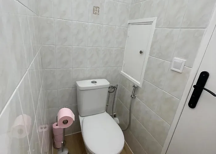 Family - Fully Equipped, Close To Sandy Beaches & Restaurants, Pool, Balcony, Garage Апартаменты