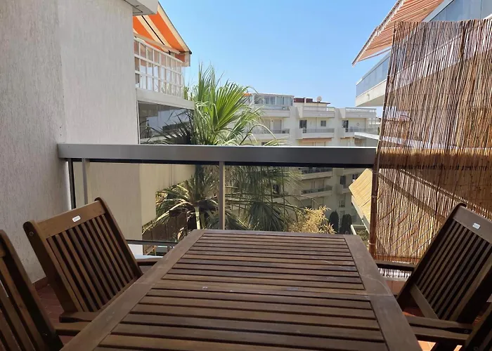 Family - Fully Equipped, Close To Sandy Beaches & Restaurants, Pool, Balcony, Garage * Антиб