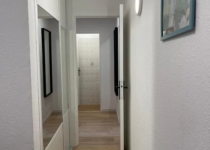 Апартаменты Family - Fully Equipped, Close To Sandy Beaches & Restaurants, Pool, Balcony, Garage