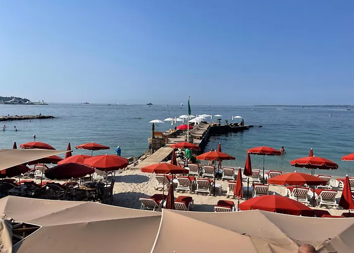 Апартаменты Family - Fully Equipped, Close To Sandy Beaches & Restaurants, Pool, Balcony, Garage