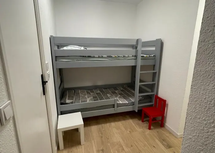 Апартаменты Family - Fully Equipped, Close To Sandy Beaches & Restaurants, Pool, Balcony, Garage Антиб