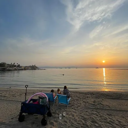 Family - Fully Equipped, Close To Sandy Beaches & Restaurants, Pool, Balcony, Garage Apartment *