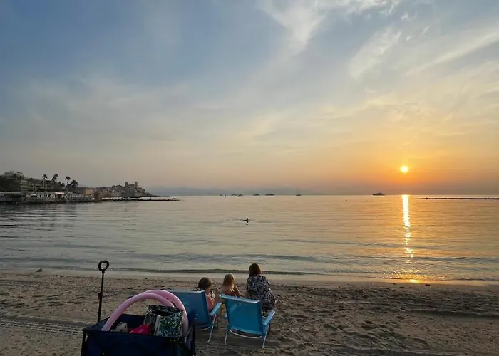 Family - Fully Equipped, Close To Sandy Beaches & Restaurants, Pool, Balcony, Garage 公寓 *