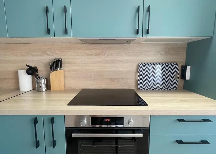 Family - Fully Equipped, Close To Sandy Beaches & Restaurants, Pool, Balcony, Garage *