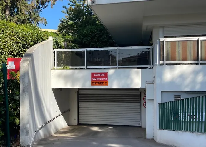 公寓 Family - Fully Equipped, Close To Sandy Beaches & Restaurants, Pool, Balcony, Garage 昂蒂布